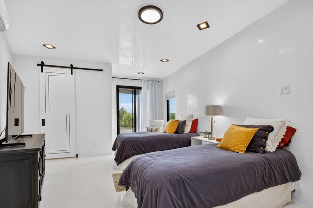 25 Calle Milpa, Santa Fe, NM 87507