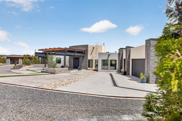 25 Calle Milpa, Santa Fe, NM 87507
