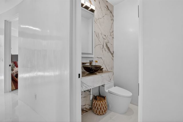 25 Calle Milpa, Santa Fe, NM 87507