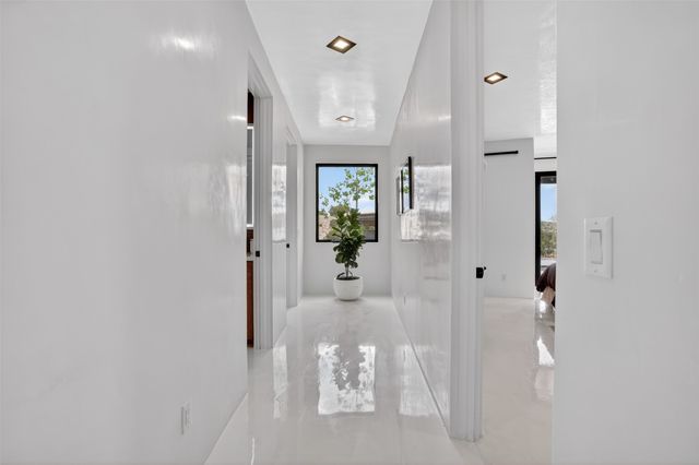 25 Calle Milpa, Santa Fe, NM 87507