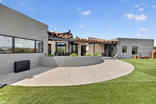 25 Calle Milpa, Santa Fe, NM 87507