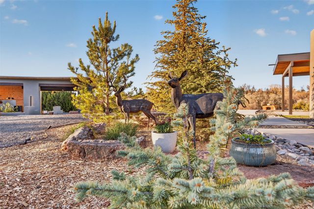 25 Calle Milpa, Santa Fe, NM 87507