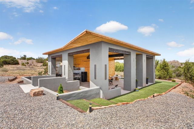 25 Calle Milpa, Santa Fe, NM 87507