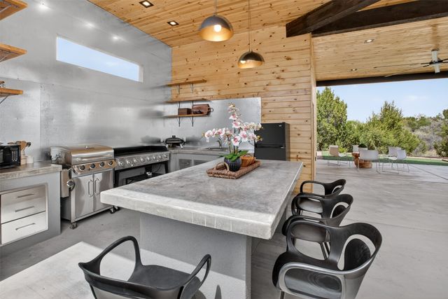 25 Calle Milpa, Santa Fe, NM 87507