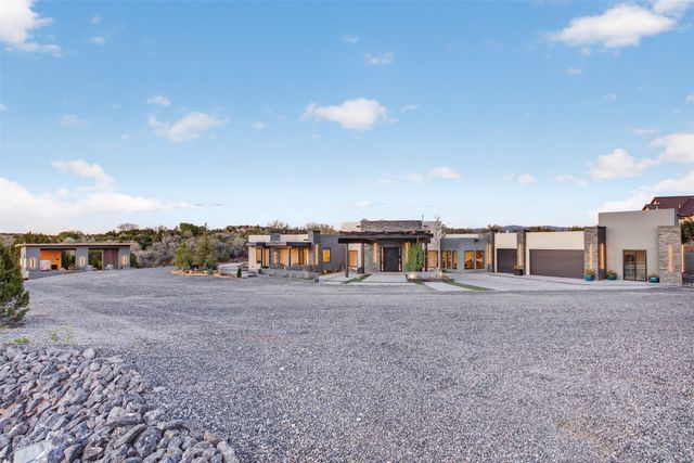 25 Calle Milpa, Santa Fe, NM 87507