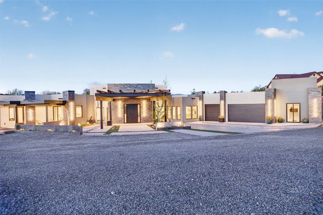 25 Calle Milpa, Santa Fe, NM 87507