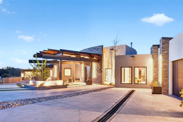 25 Calle Milpa, Santa Fe, NM 87507