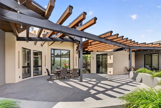 25 Calle Milpa, Santa Fe, NM 87507