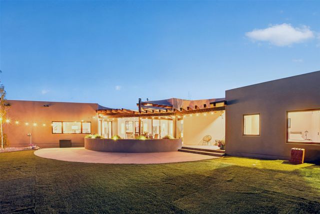 25 Calle Milpa, Santa Fe, NM 87507