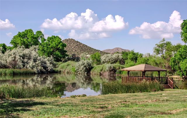 25 Calle Milpa, Santa Fe, NM 87507