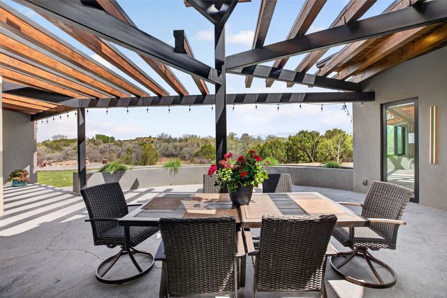 25 Calle Milpa, Santa Fe, NM 87507