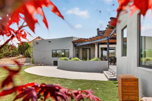 25 Calle Milpa, Santa Fe, NM 87507