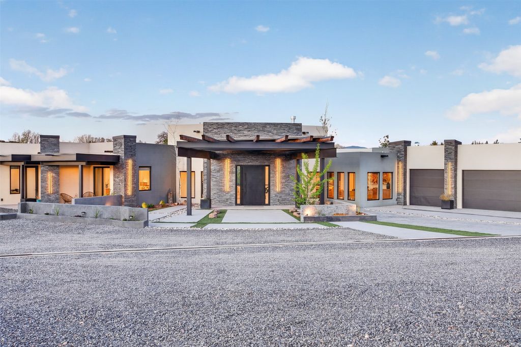 25 Calle Milpa, Santa Fe, NM 87507