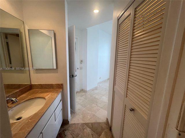 888 Brickell Key Dr 806, Miami, FL 33131