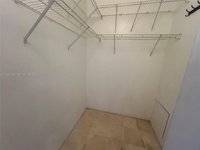 888 Brickell Key Dr 806, Miami, FL 33131