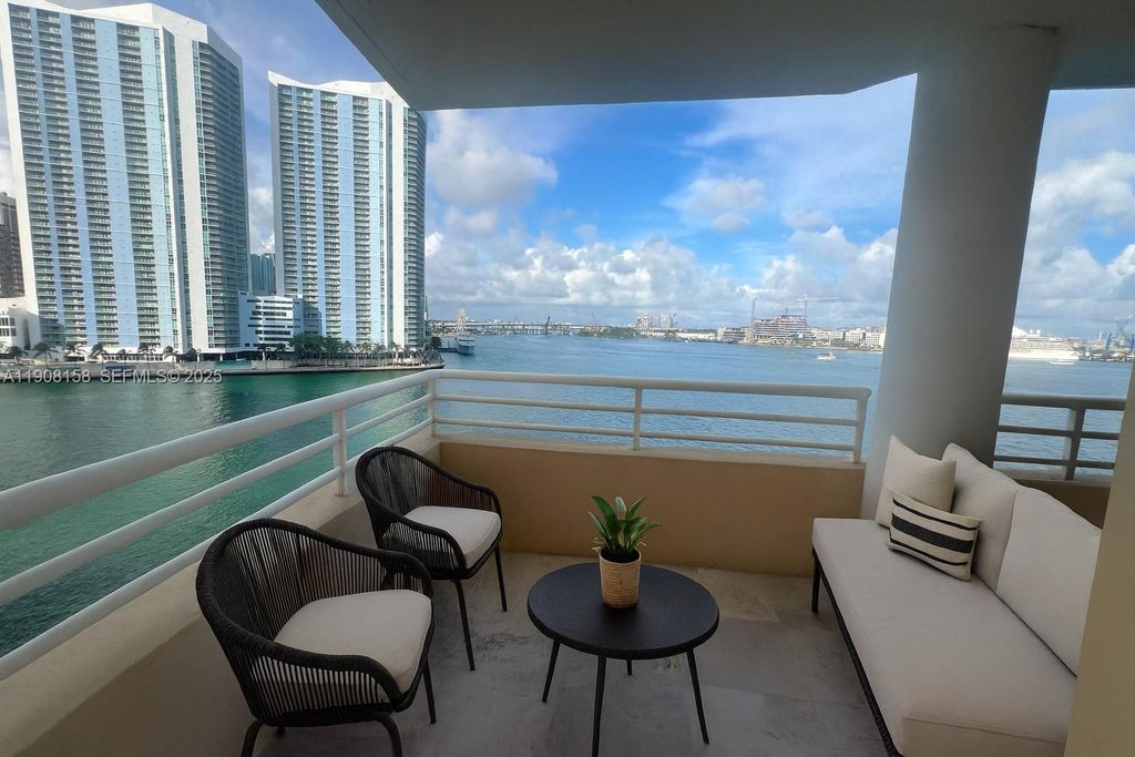 888 Brickell Key Dr 806, Miami, FL 33131