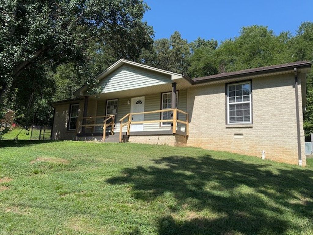 1876 Mimi Rd, Clarksville, TN 37040