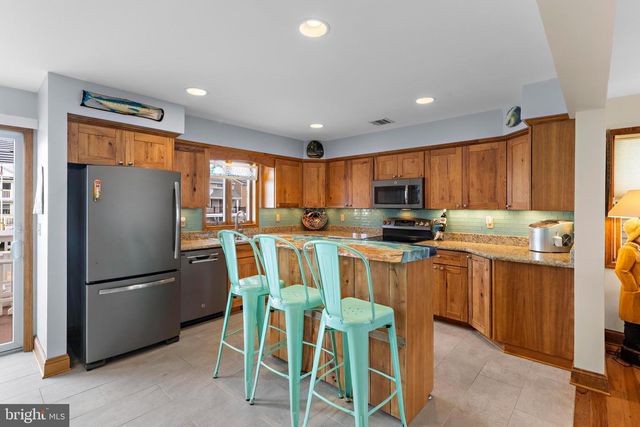 36 JENNIE DR, Manahawkin, NJ 08050