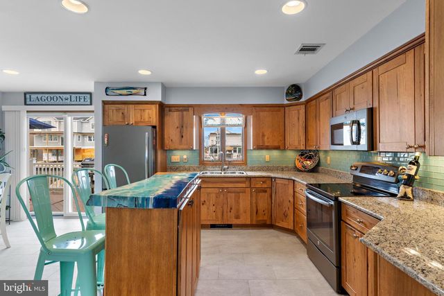 36 JENNIE DR, Manahawkin, NJ 08050