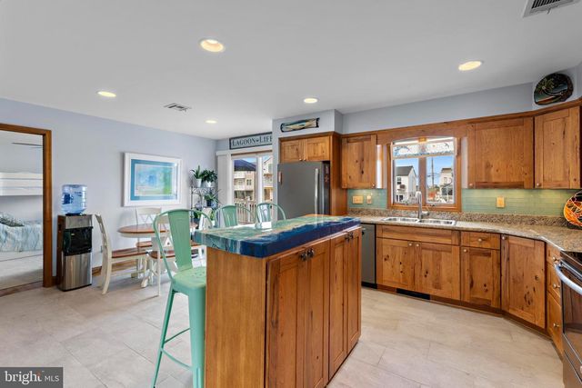 36 JENNIE DR, Manahawkin, NJ 08050