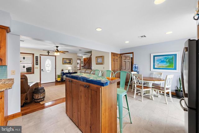 36 JENNIE DR, Manahawkin, NJ 08050