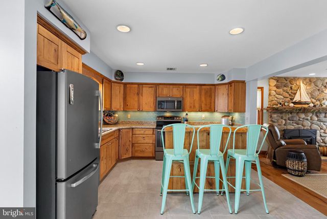 36 JENNIE DR, Manahawkin, NJ 08050