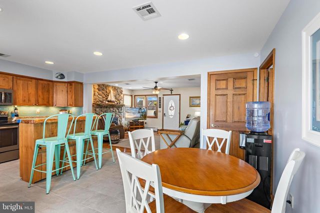 36 JENNIE DR, Manahawkin, NJ 08050