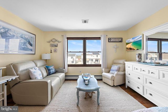 36 JENNIE DR, Manahawkin, NJ 08050