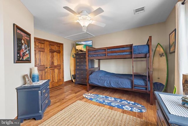 36 JENNIE DR, Manahawkin, NJ 08050