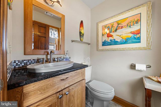 36 JENNIE DR, Manahawkin, NJ 08050