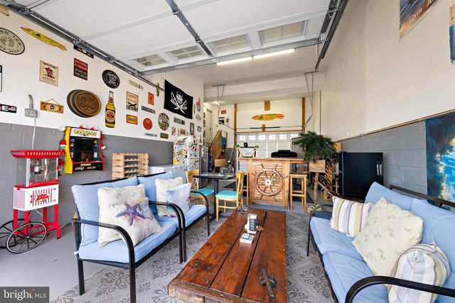 36 JENNIE DR, Manahawkin, NJ 08050