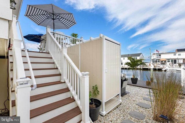 36 JENNIE DR, Manahawkin, NJ 08050