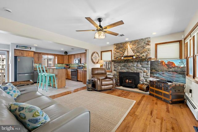 36 JENNIE DR, Manahawkin, NJ 08050