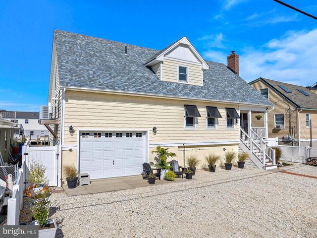 36 JENNIE DR, Manahawkin, NJ 08050