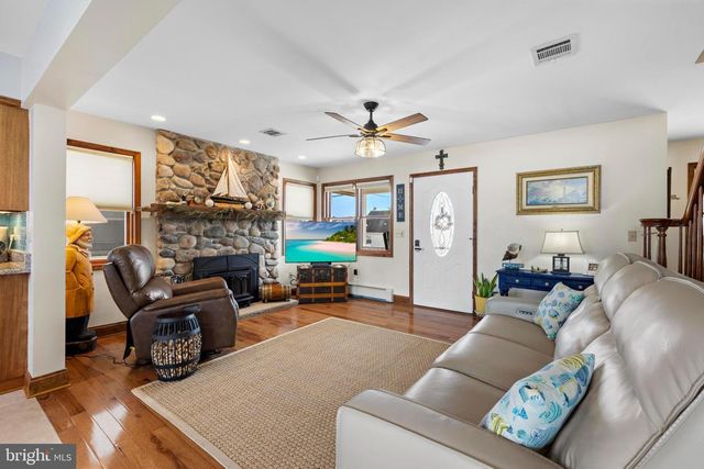 36 JENNIE DR, Manahawkin, NJ 08050