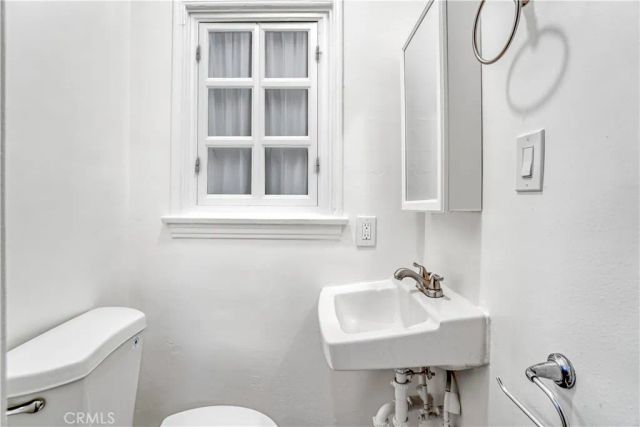 162 W 65th Street, Los Angeles, CA 90003