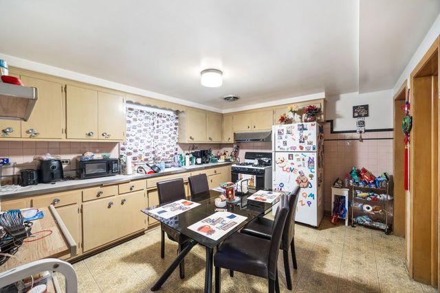 2511 N LARAMIE Avenue, Chicago, IL 60639
