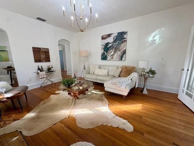 2710 8TH AVENUE N, St Petersburg, FL 33713