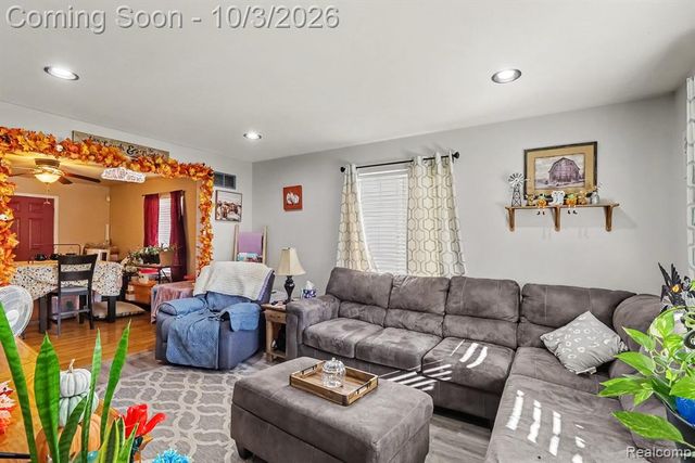 5322 Moore Street, Wayne, MI 48184