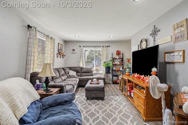 5322 Moore Street, Wayne, MI 48184