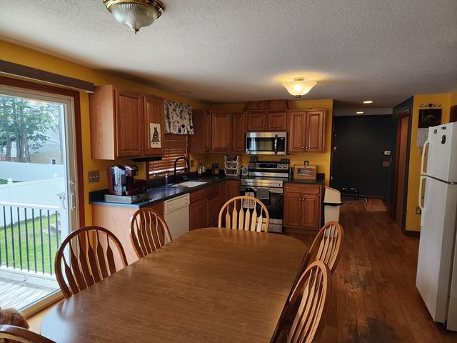 33 Guerin St, Chicopee, MA 01020