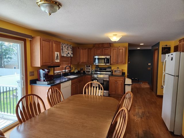 33 Guerin St, Chicopee, MA 01020