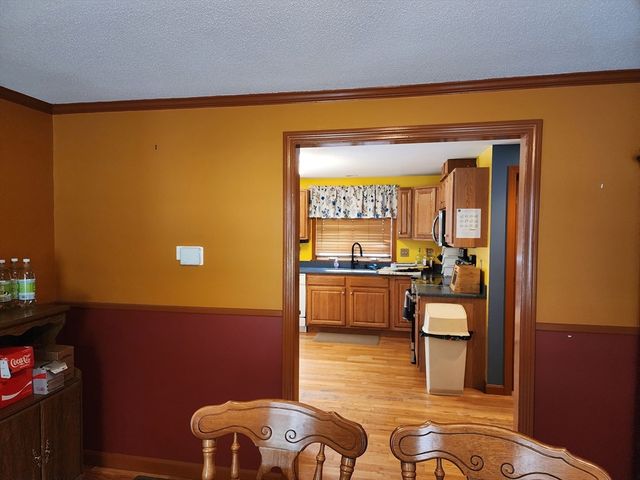 33 Guerin St, Chicopee, MA 01020