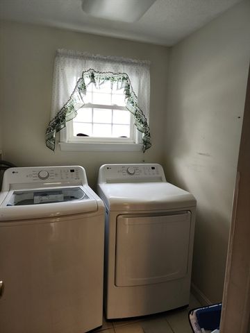 33 Guerin St, Chicopee, MA 01020