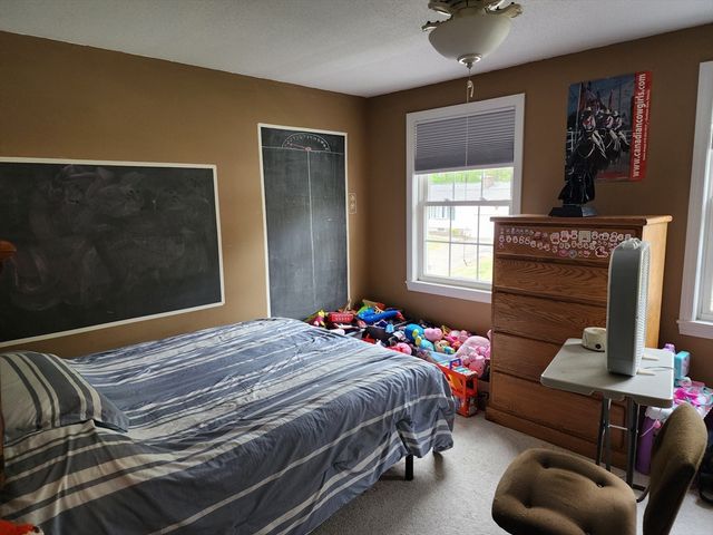 33 Guerin St, Chicopee, MA 01020