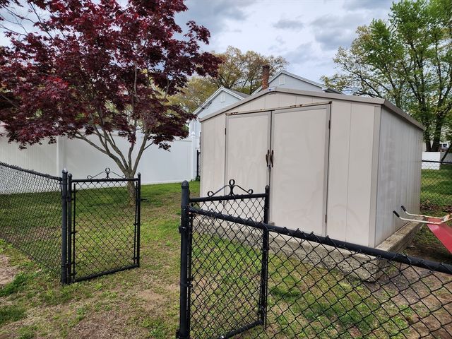 33 Guerin St, Chicopee, MA 01020