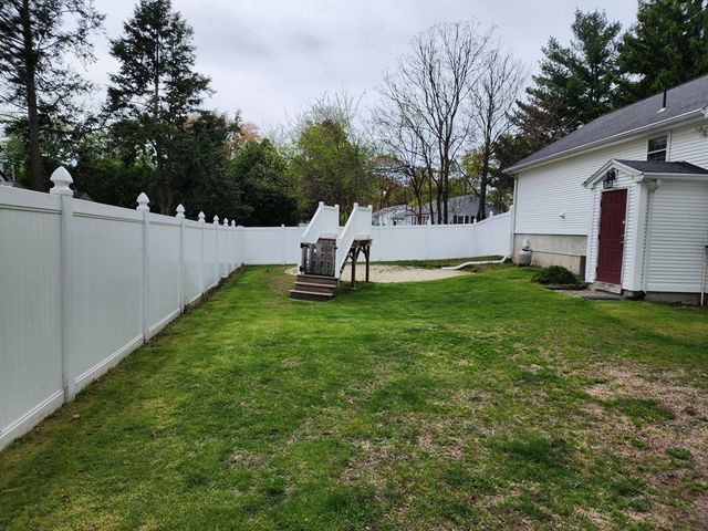 33 Guerin St, Chicopee, MA 01020