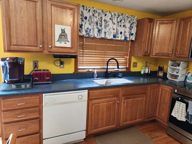 33 Guerin St, Chicopee, MA 01020