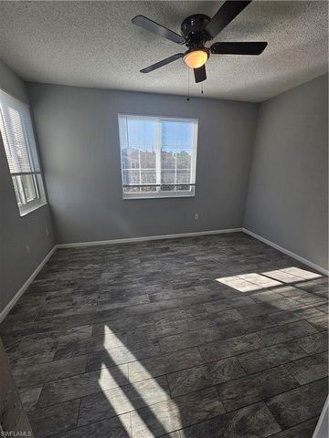 1200 Reserve WAY # 302, Naples, FL 34105