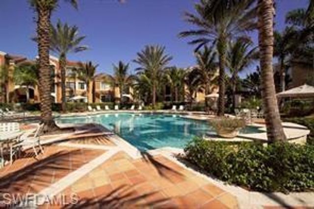 1200 Reserve WAY # 302, Naples, FL 34105